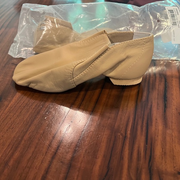 NWT Bloch Jazz Shoes - Picture 1 of 3